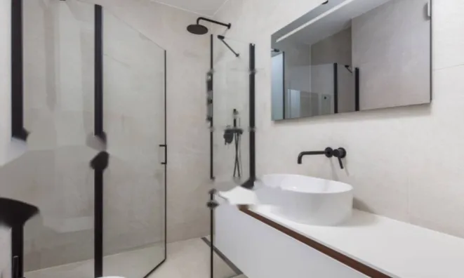 Недвижимость Трехкомнатная квартира, Центр: 18