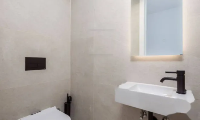 Недвижимость Трехкомнатная квартира, Центр: 19