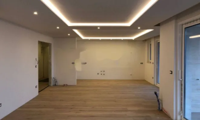 Недвижимость Четырехкомнатная квартира, Центр: 1