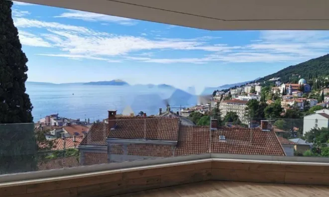 Недвижимость Четырехкомнатная квартира, Центр: 2