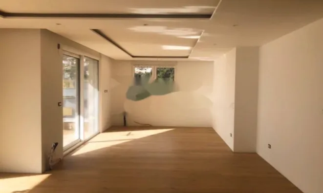 Недвижимость Четырехкомнатная квартира, Центр: 3