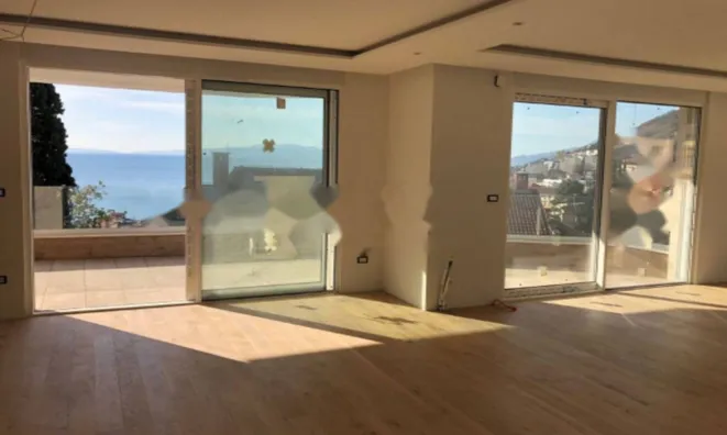 Недвижимость Четырехкомнатная квартира, Центр: 5