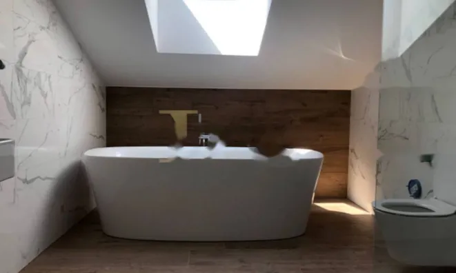 Недвижимость Четырехкомнатная квартира, Центр: 9