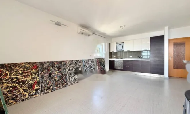 Недвижимость Трехкомнатная квартира в Ике: 1