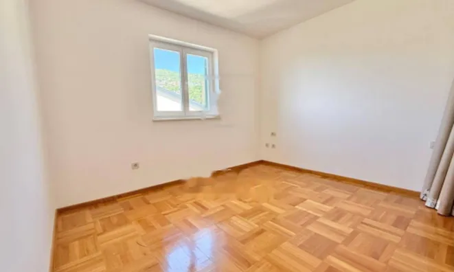 Недвижимость Трехкомнатная квартира в Ике: 6