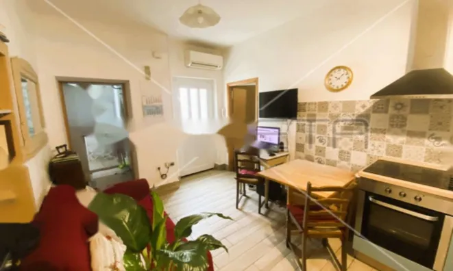 Недвижимость Трехкомнатная квартира в центре: 3