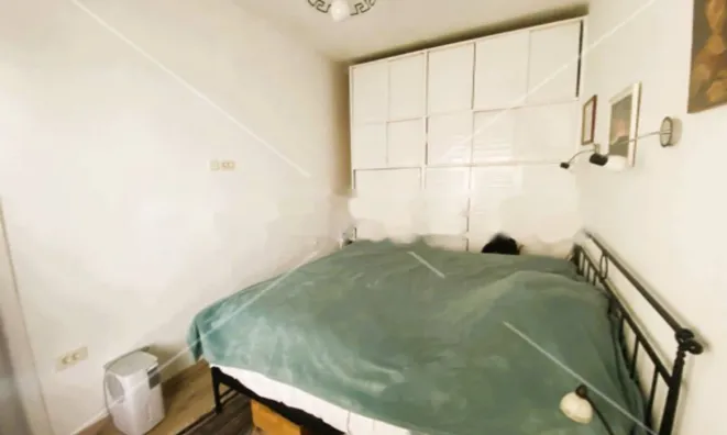 Недвижимость Трехкомнатная квартира в центре: 12