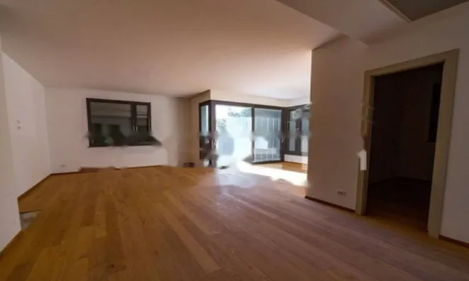 Недвижимость Четырехкомнатная квартира Центр: 8