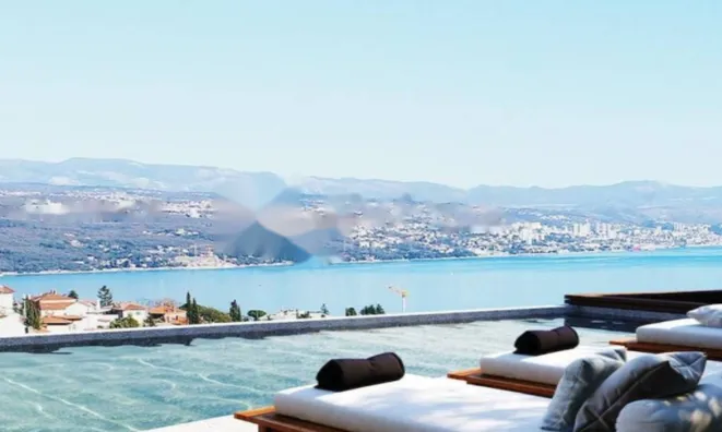 Недвижимость Четырехкомнатная квартира, Центр, Опатия: 4