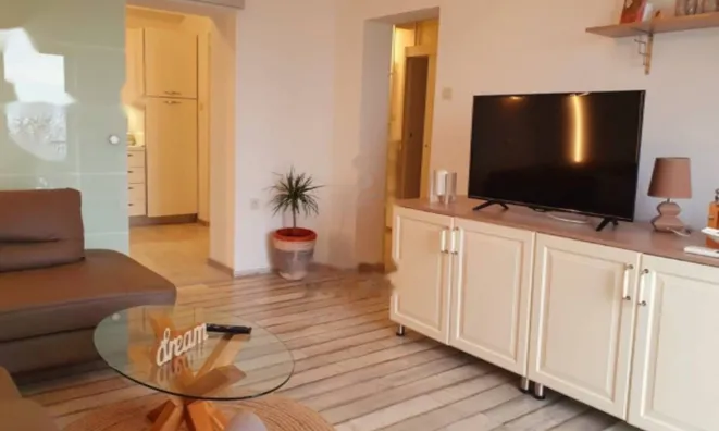 Недвижимость Двухкомнатная квартира Центр: 2