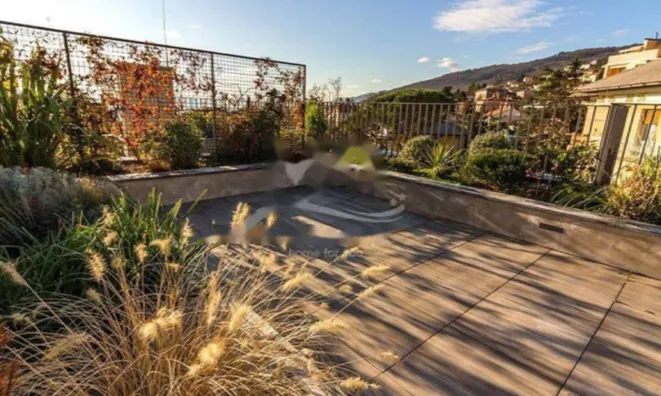 Недвижимость Трехкомнатная квартира в центре: 23