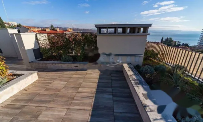 Недвижимость Трехкомнатная квартира в центре: 25