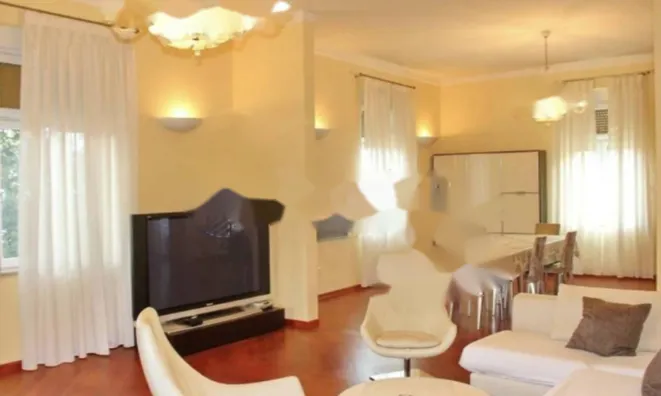 Недвижимость Трехкомнатная квартира Центр: 2