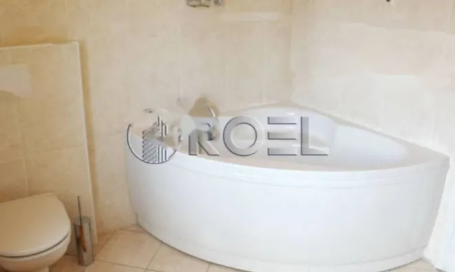 Недвижимость Трехкомнатная квартира Центр: 4