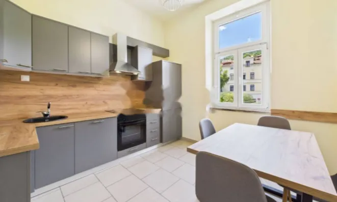 Недвижимость Двухкомнатная квартира в центре: 3