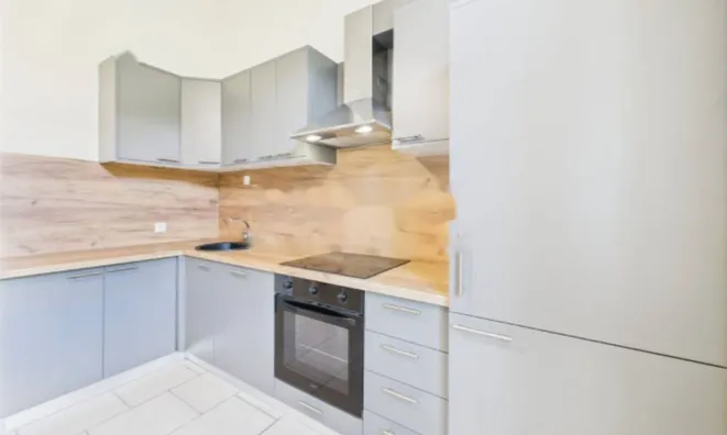 Недвижимость Двухкомнатная квартира в центре: 4