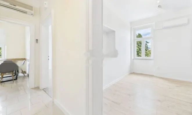 Недвижимость Двухкомнатная квартира в центре: 10