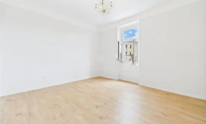 Недвижимость Двухкомнатная квартира в центре: 11