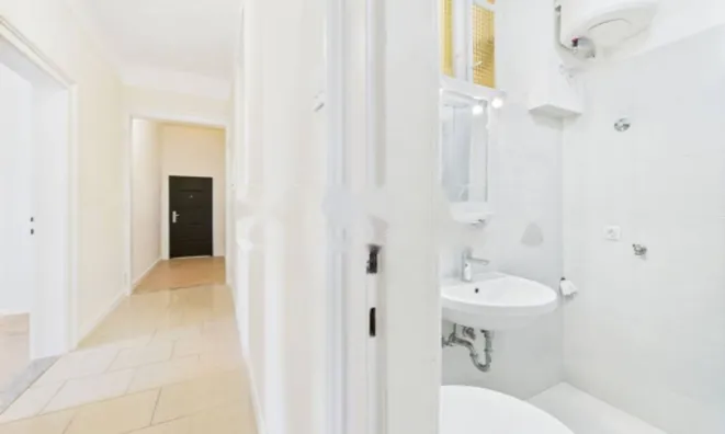 Недвижимость Двухкомнатная квартира в центре: 15