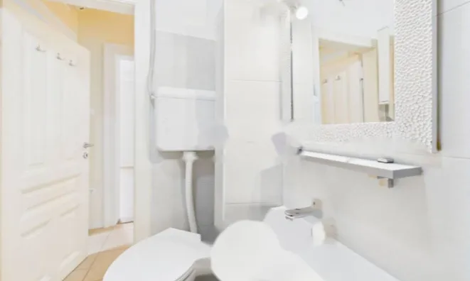 Недвижимость Двухкомнатная квартира в центре: 17