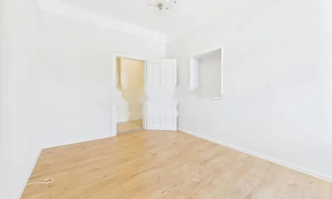 Недвижимость Двухкомнатная квартира в центре: 23