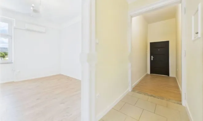 Недвижимость Двухкомнатная квартира в центре: 24