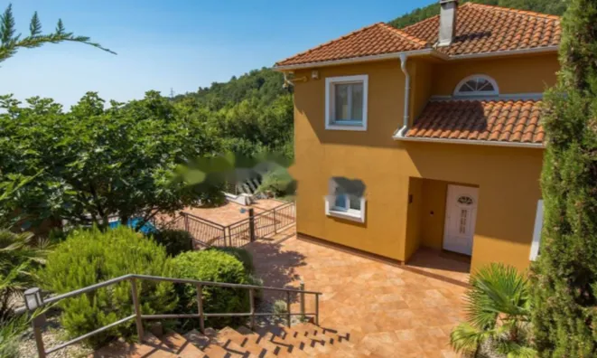 Недвижимость Семейный дом 200 м², Запад, Опатия: 1