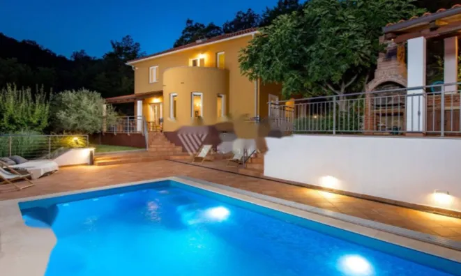 Недвижимость Семейный дом 200 м², Запад, Опатия: 24