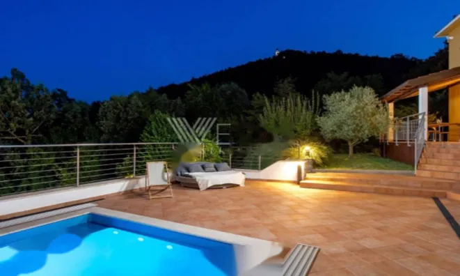 Недвижимость Семейный дом 200 м², Запад, Опатия: 25