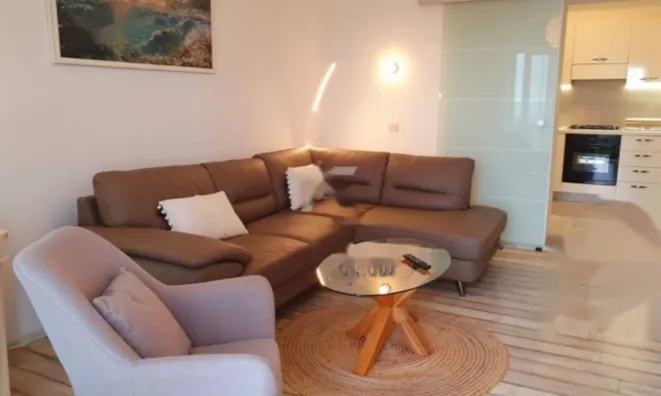 Недвижимость Двухкомнатная квартира, Центр: 5