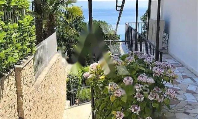 Недвижимость Двухкомнатная квартира, Центр: 17