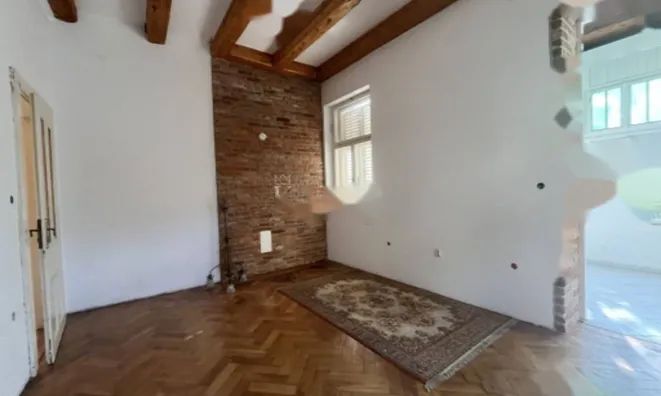 Недвижимость Трехкомнатная квартира в центре: 4