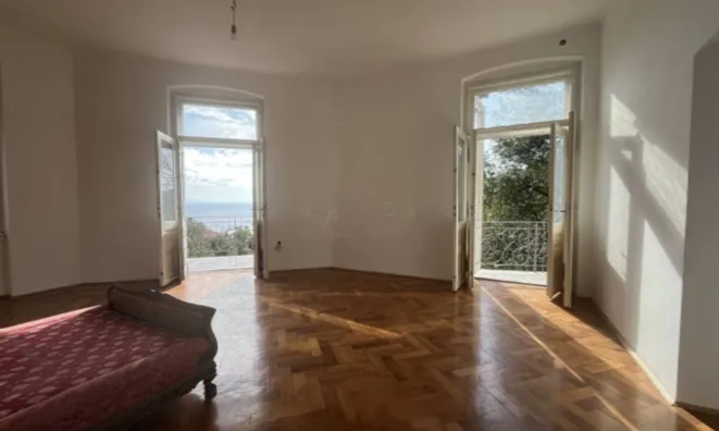 Недвижимость Трехкомнатная квартира в центре: 11