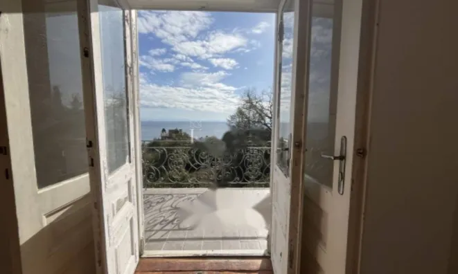 Недвижимость Трехкомнатная квартира в центре: 12