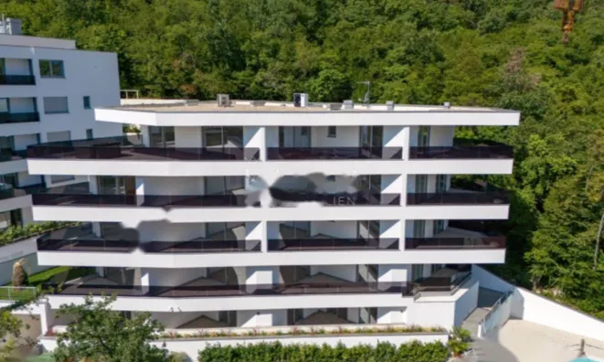 Недвижимость Трехкомнатная квартира в центре: 2