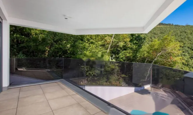 Недвижимость Трехкомнатная квартира в центре: 3