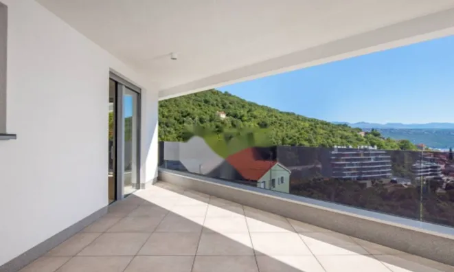 Недвижимость Трехкомнатная квартира в центре: 5