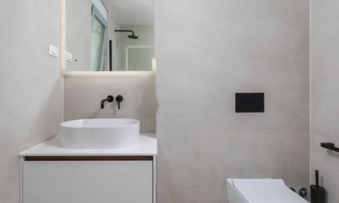 Недвижимость Трехкомнатная квартира в центре: 9