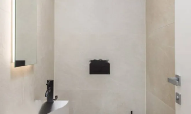 Недвижимость Трехкомнатная квартира в центре: 13