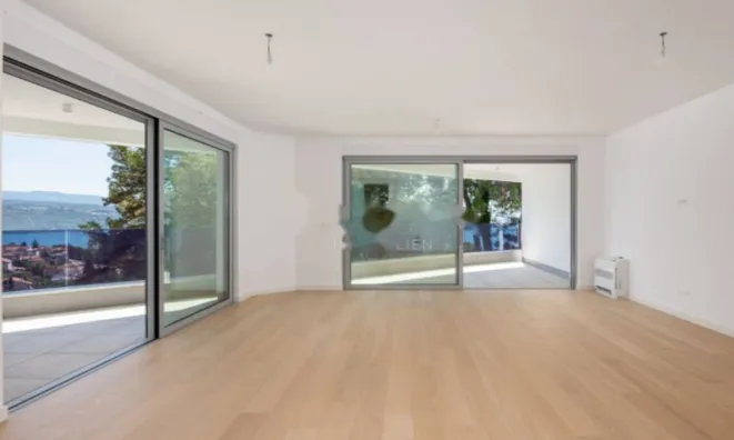 Недвижимость Трехкомнатная квартира в центре: 15