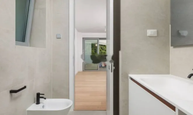 Недвижимость Трехкомнатная квартира в центре: 26