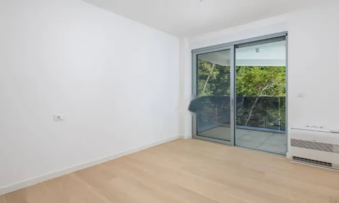 Недвижимость Трехкомнатная квартира в центре: 29