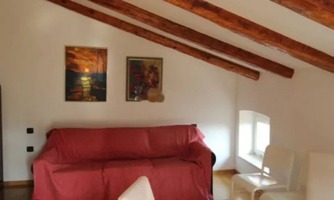 Недвижимость Двухкомнатная квартира Центр: 4