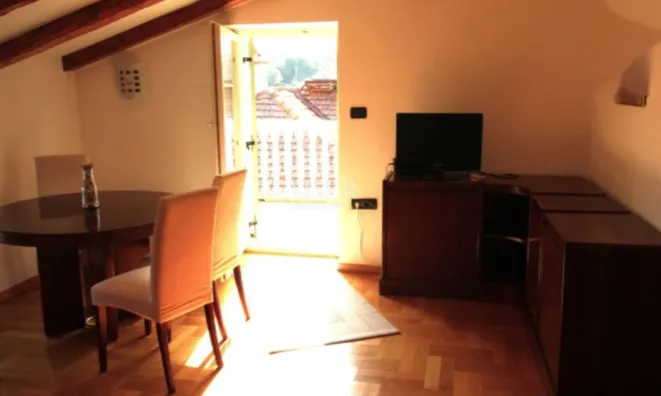 Недвижимость Двухкомнатная квартира Центр: 5