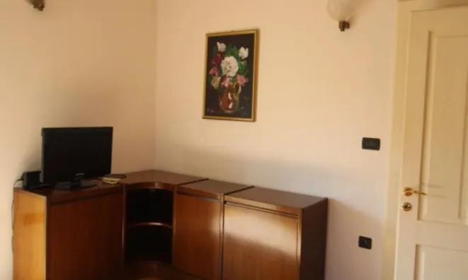 Недвижимость Двухкомнатная квартира Центр: 6