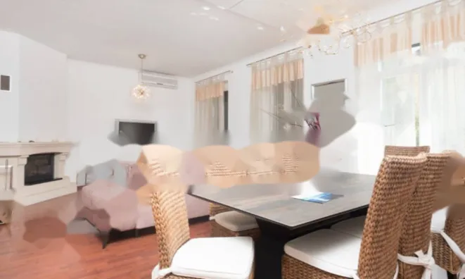 Недвижимость Трехкомнатная квартира в центре: 4