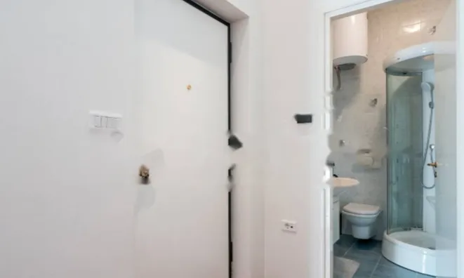 Недвижимость Трехкомнатная квартира в центре: 11