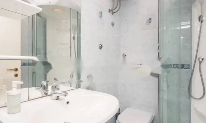 Недвижимость Трехкомнатная квартира в центре: 12