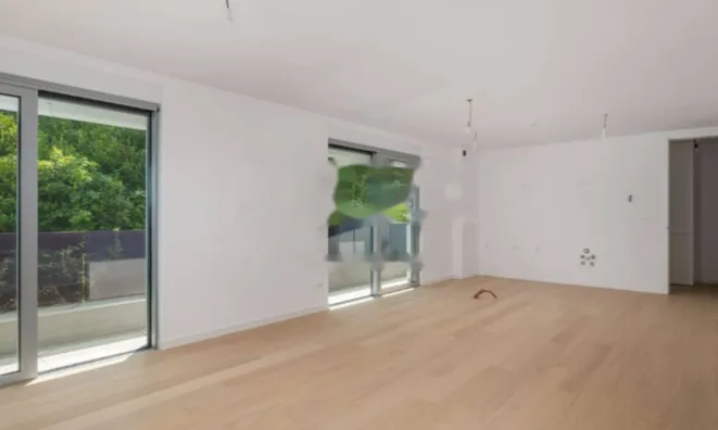 Недвижимость Трехкомнатная квартира в центре: 4