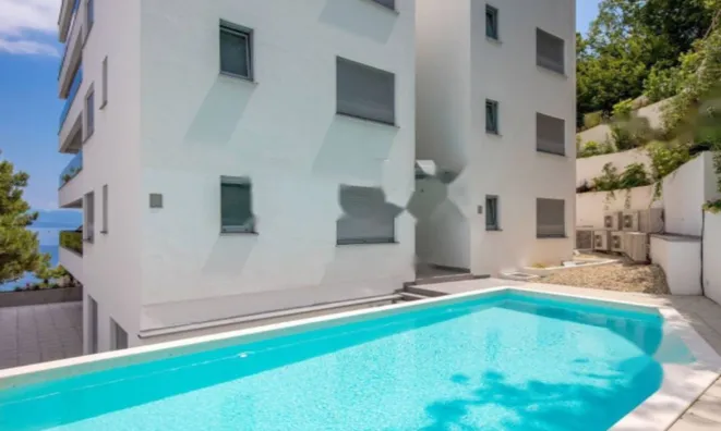 Недвижимость Трехкомнатная квартира в центре: 8